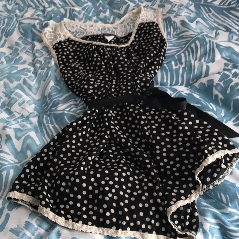 Sleeveless maternity top
